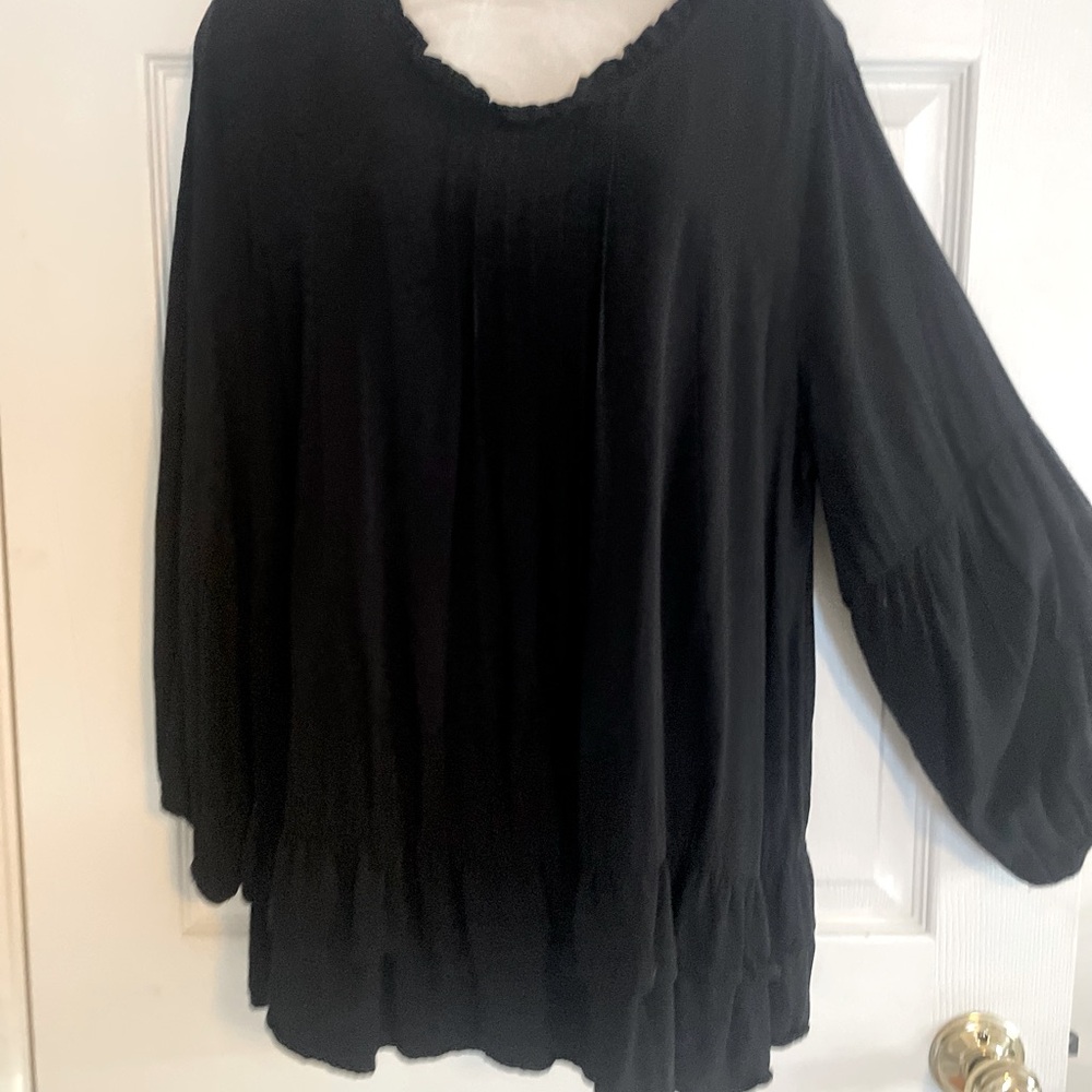 Bloomchic Black Top With Ruffled Bottom‎ - Picture 2 of 5